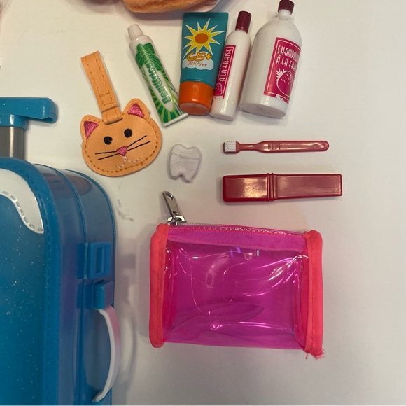Our Generation Doll Travel Set NWOT Suit Case and Accessories - Picture 7 of 7